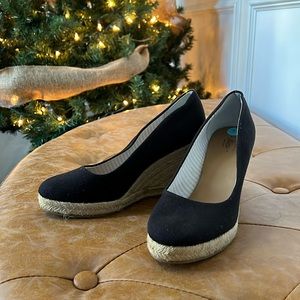 Bass canvas wedges black size 8 NWOT